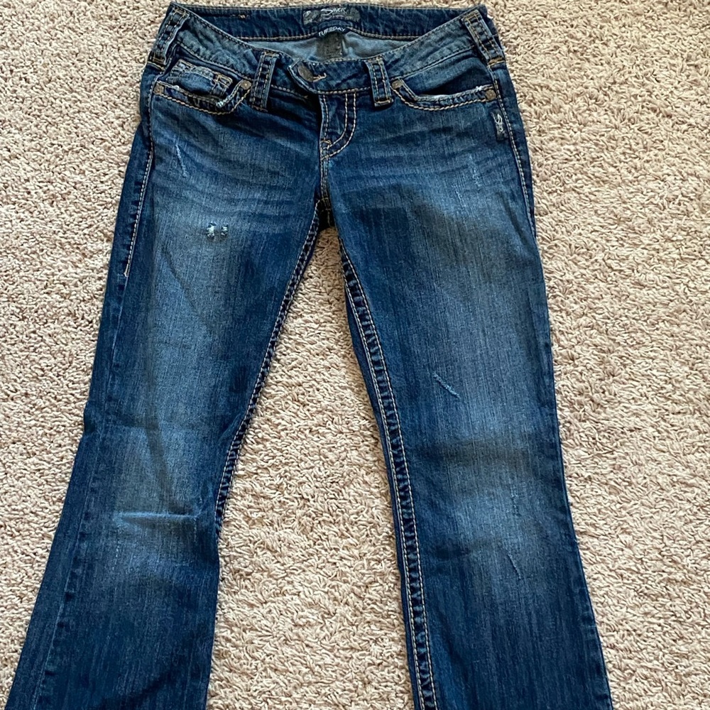 Silver jeans great wash on them see photos for measurements.